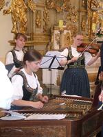 publikum v kostele sv. Valentina