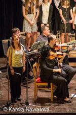 * Z DĚNÍ VE MĚSTĚ